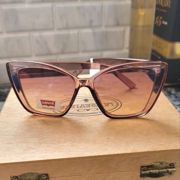 Levi's sunglasses - Picture 1 of 3